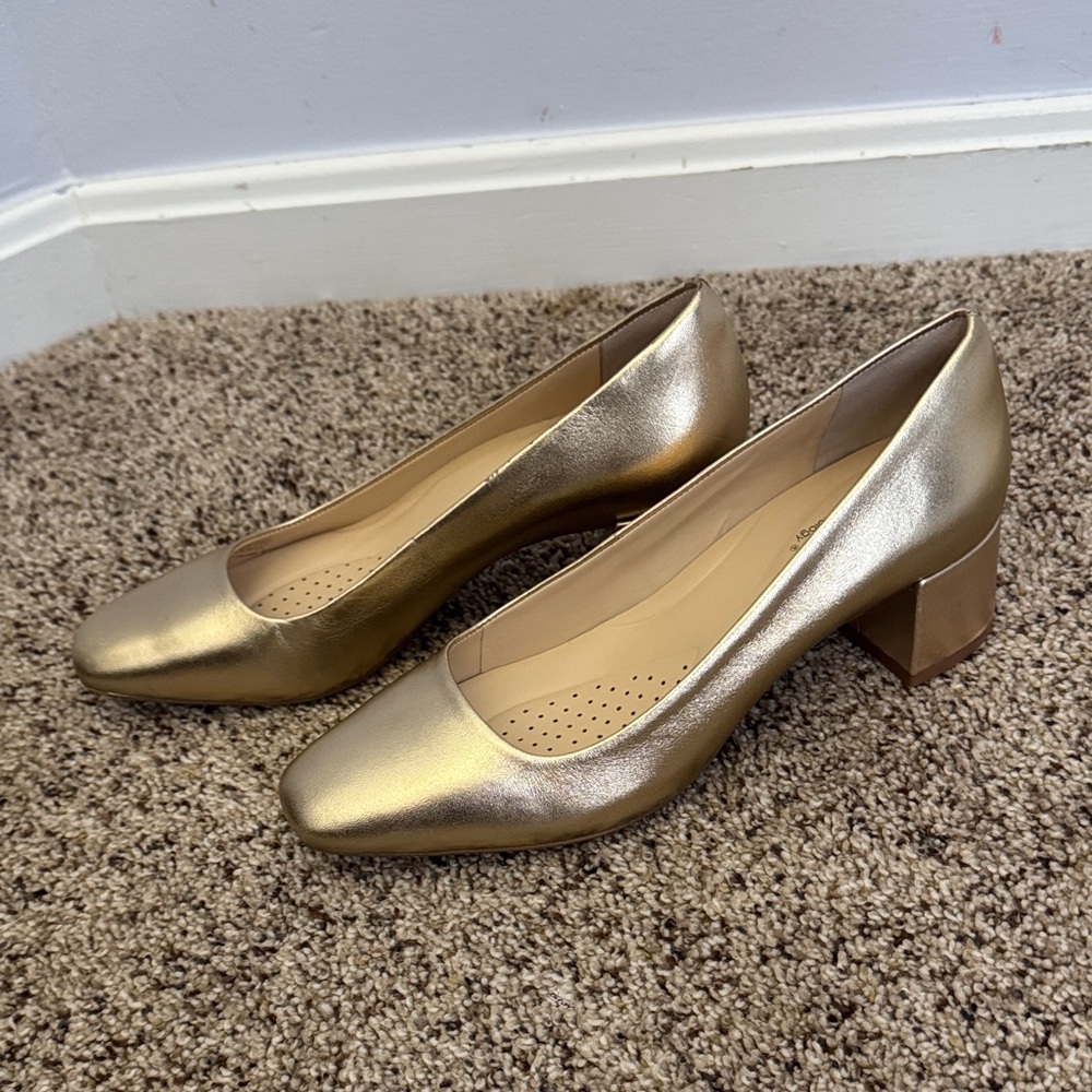 Alex Marie Elegant Gold Block Heel Pumps